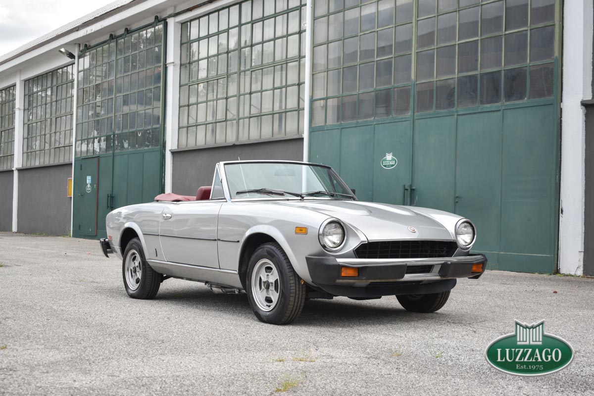 Fiat - 124 Sport Spider 2000 America